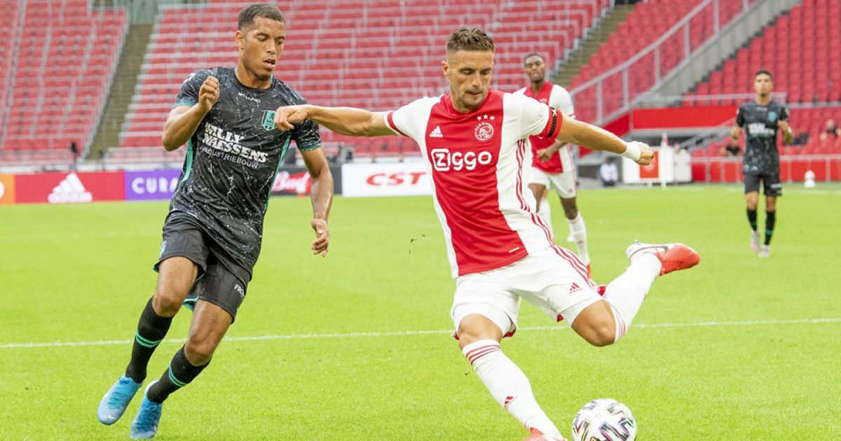 LIVE: Ajax Wint Eenvoudig Van RKC En Profiteert Van Fouten Concurrentie ...