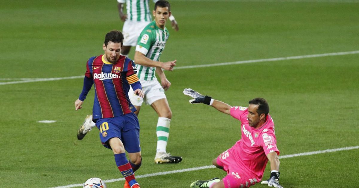 Messi may come in for Koeman after the break and makes the difference for Barça