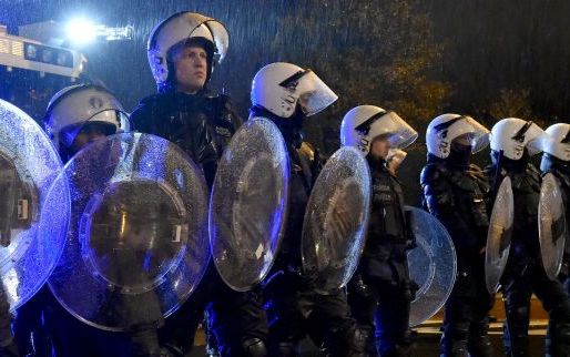 Shockerende beelden van betoging van hooligans opgedoken ...