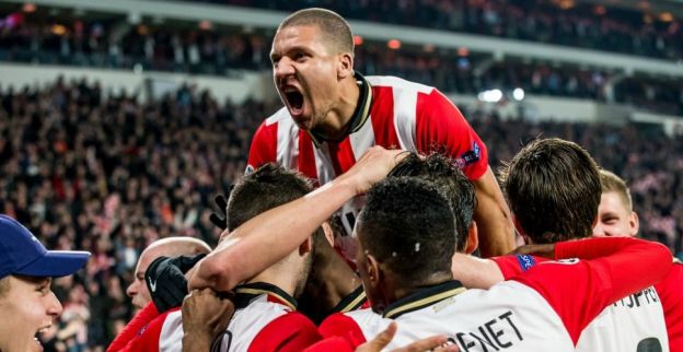 PSV 'durft' te investeren: Ajax speelt al heel lang met jongens van 20, 21 jaar