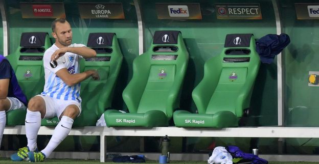 Opmerkelijke wissel van Maes eindigt in stevige discussie op de bank van Genk