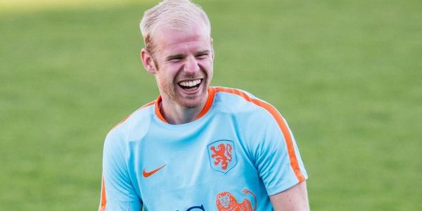 Ajax-middenvelder háát kunstgras: Voetbal op kunstgras ís geen voetbal