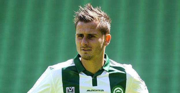 Degradant slaat slag en is in één klap drie spelers rijker