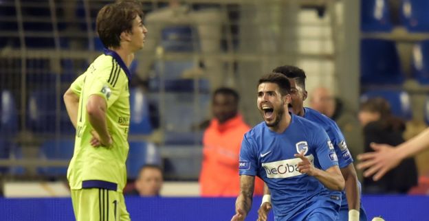 Rode kaart breekt Anderlecht heel zuur op, Racing Genk wint ruim