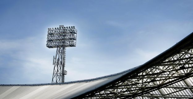 In het kort: Afellay blijft thuis, AZ bindt junior en praat met senior