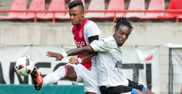 B-ploeg doet het voor Bosz: eerste oefenzege van Ajax dankzij Zivkovic