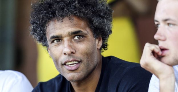 Van Hooijdonk gestraft voor biertje: Dag voor de wedstrijd is niet zo slim, hè