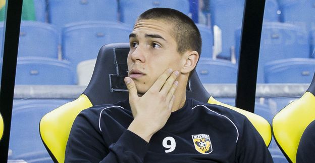 Jonge, gefrustreerde Vitesse-spits ruziet op training met coach