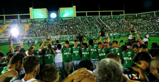 Onvoorstelbare beelden Medellin en Chapeco: meer dan 150.000 mensen rouwen