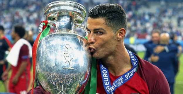 Ronaldo trekt lange neus én treurt: De grootste straf in mijn carrière