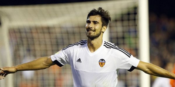 'Van Gaal en United schakelen snel door en kloppen aan voor Valencia-ster'