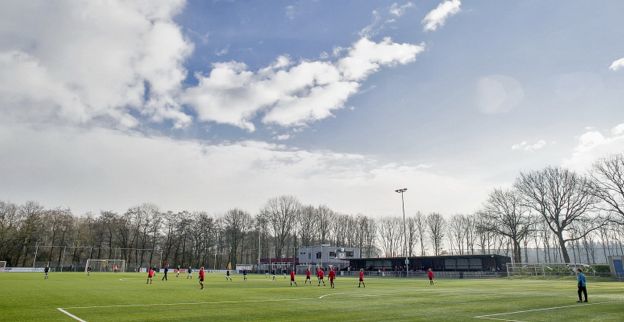 'Ajax en Feyenoord zijn er vroeg bij en strijden om veertienjarig toptalent'