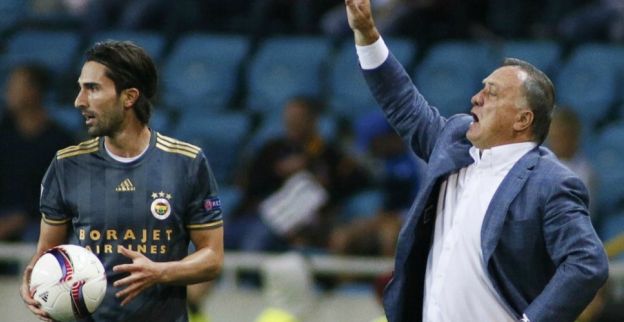 Advocaat heeft eerste zege in Turkije eindelijk binnen: Van Persie afwezig