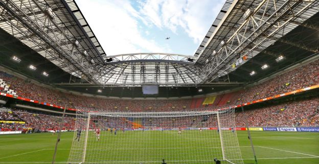 'Grote club' Ajax zorgt voor verbazing: 'Hij zal helemaal niet goedkoop zijn'