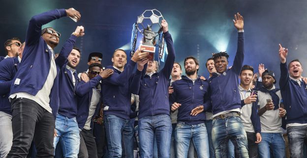 Club werkt eerste training na feest af, bankzitters moeten zich bewijzen