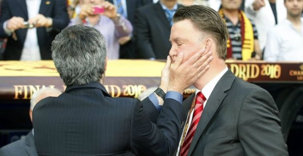 'Mourinho krijgt belofte van United, maar is afhankelijk van Van Gaal'