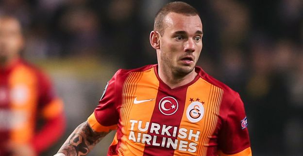 Sneijder schuift transferspeculaties aan de kant en toont waarde voor 'Gala'