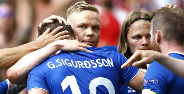 Debutant IJsland verslaat Oostenrijk en staat in achtste finales van het EK