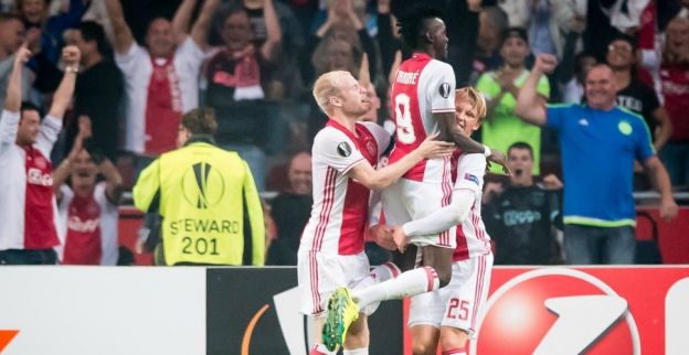 Foutloos Ajax dankt goudhaantje Dolberg ook in Europa League
