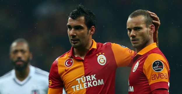 Galatasaray niet langs middenmoter; Sneijder schittert door afwezigheid