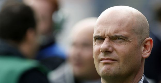 Nederlaag komt hard aan: Van Wijk verliest de pedalen op persconferentie