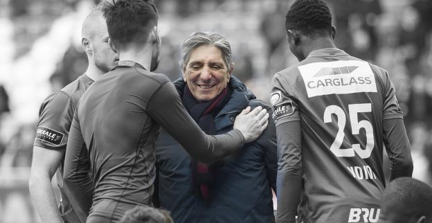 KRC Genk eert overleden teammanager met speciaal shirt