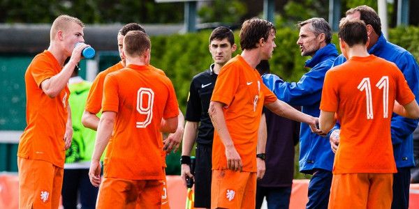 Oranje onder 17 verliest van Portugal en strandt in zicht van de haven
