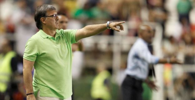 Klagende Barça-coach Martino moet één duel op tribune plaatsnemen