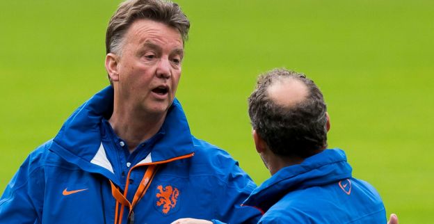 Live: de persconferentie van Louis van Gaal ...