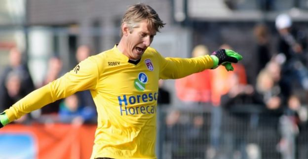 Geniepige maniertjes van Van der Sar: Een beetje irriteren, drankje erbij...