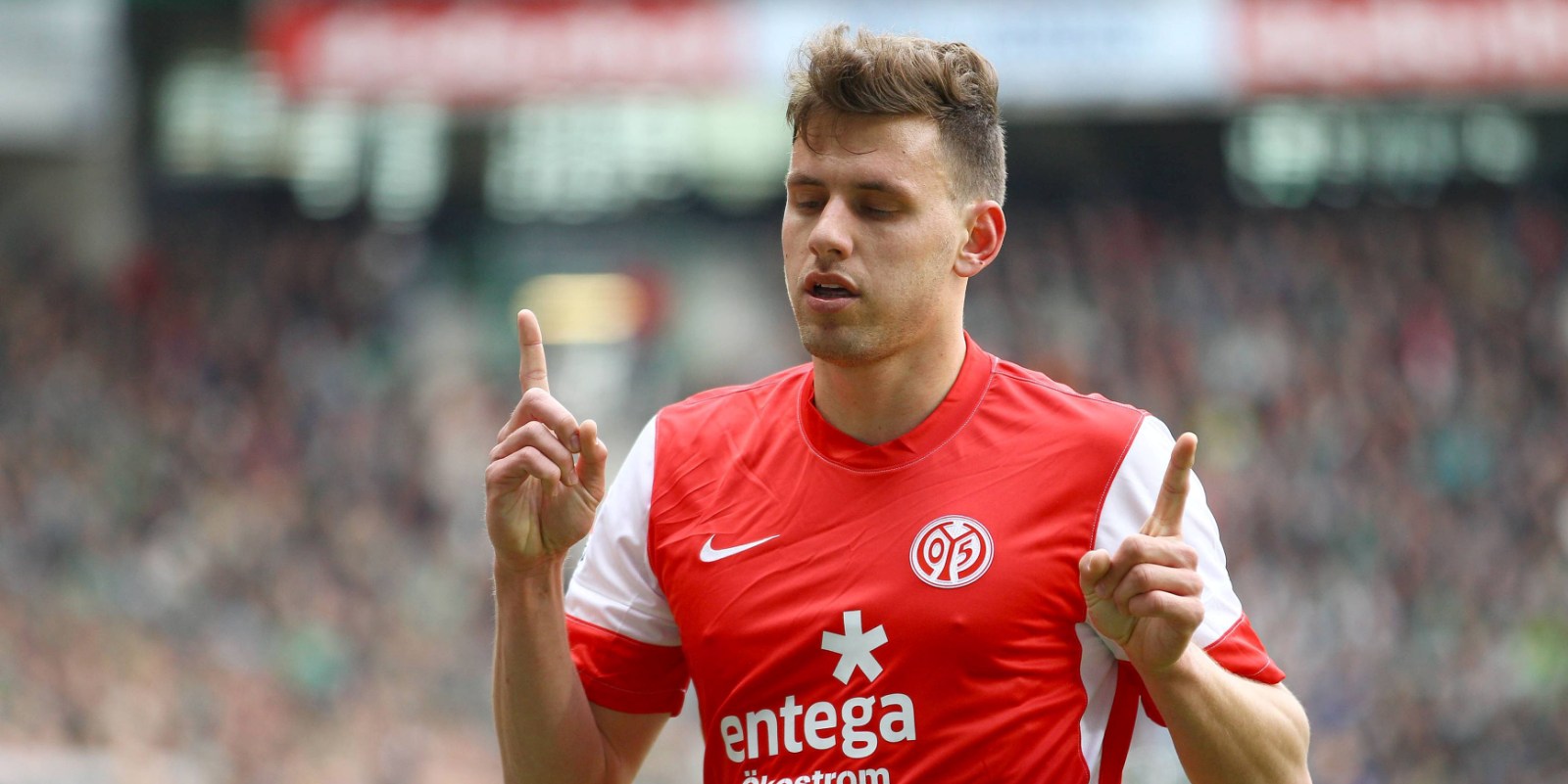 Schalke strikt Hongaarse back-up voor Huntelaar