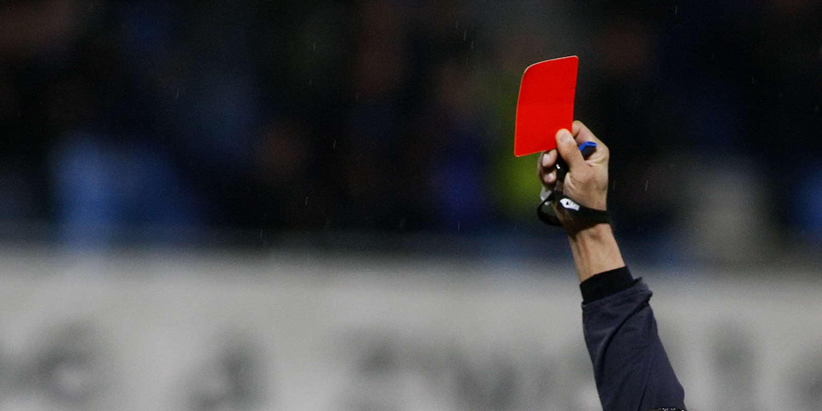 Bulgaarse arbiter geschorst wegens wanprestatie Afbeelding: Bulgaarse arbiter geschorst wegens wanprestatie